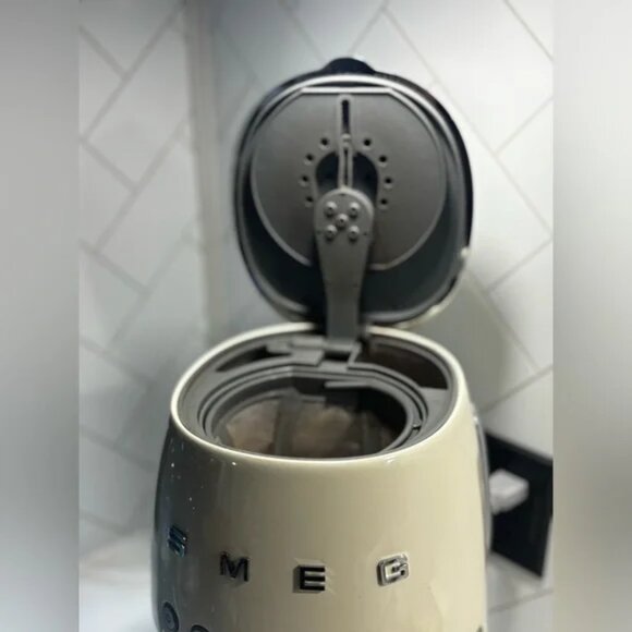 SMEG Cream Retro Drip Coffee Maker Machine Crate & Barrel Neutral Christmas - Picture 3 of 4